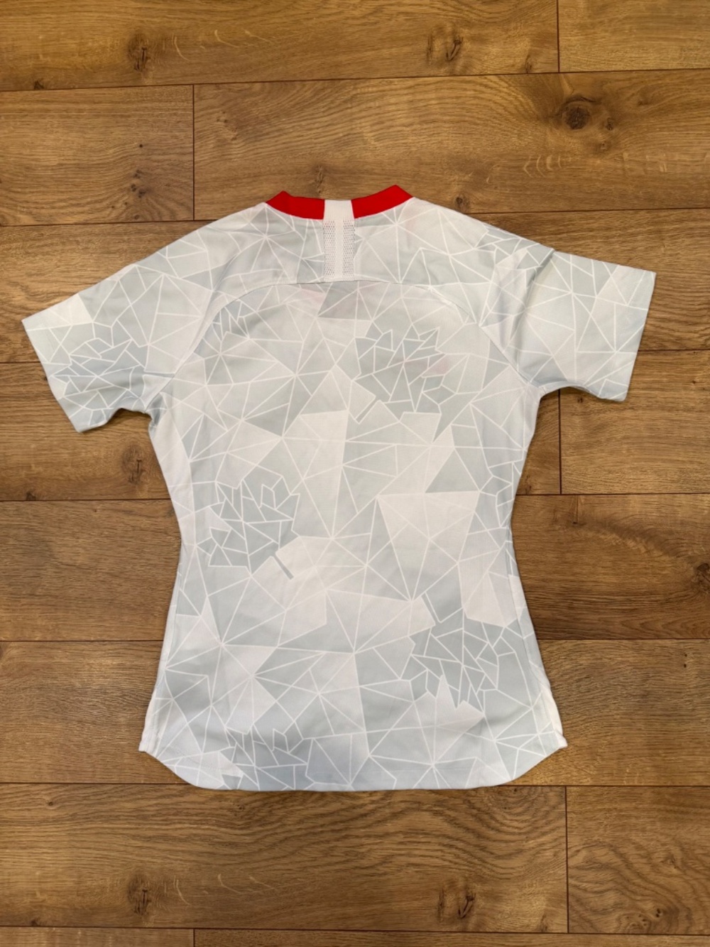 Nike women’s Canada jersey - Picture 2 of 2